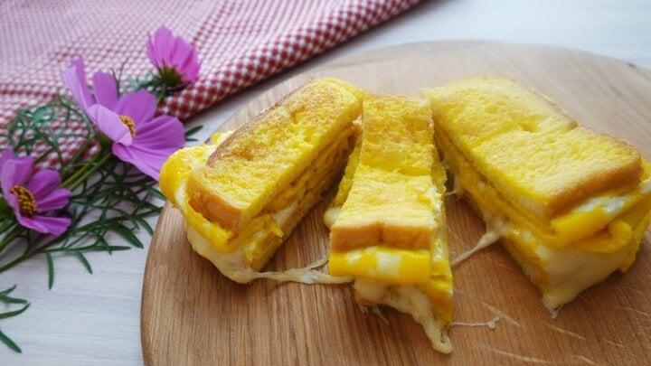 Bánh mỳ bơ trứng. (Ảnh: Easy)