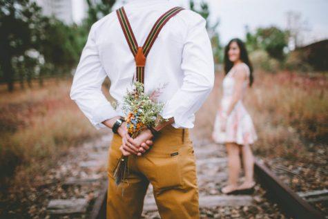 Hãy tôn trọng và luôn lắng nghe cô ấy