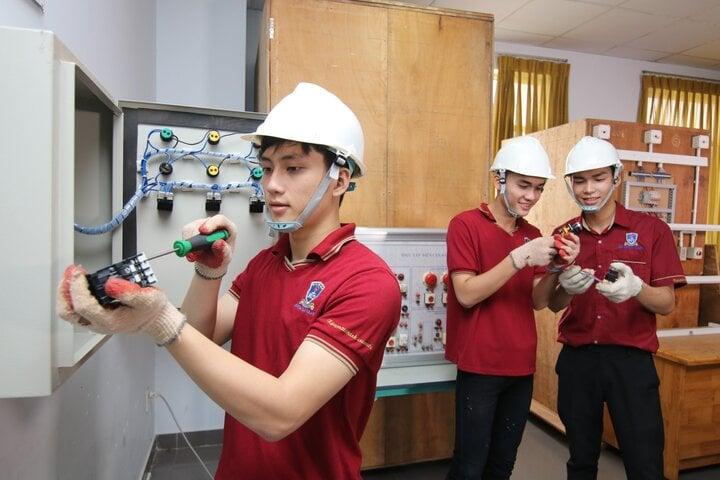 Ngành Cơ điện tử đang được nhiều trường đào tạo. (Ảnh minh họa)